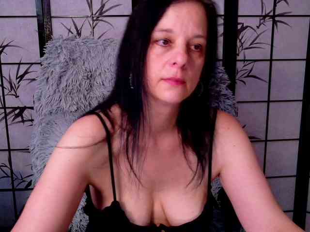 SweetLongLips Live Webcam on BongaCams