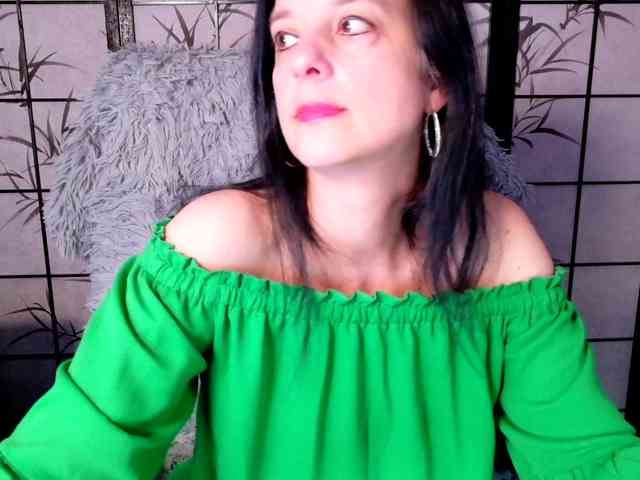 Model: SweetLongLips