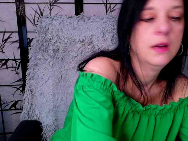 Model: SweetLongLips