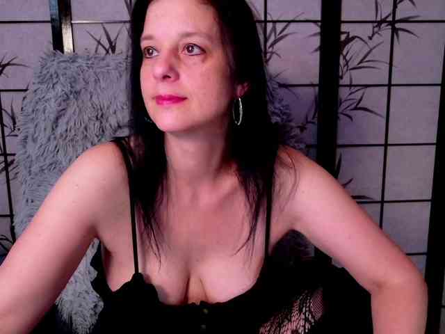 Model: SweetLongLips