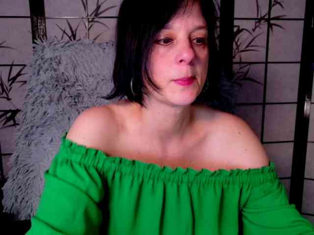 Model: SweetLongLips