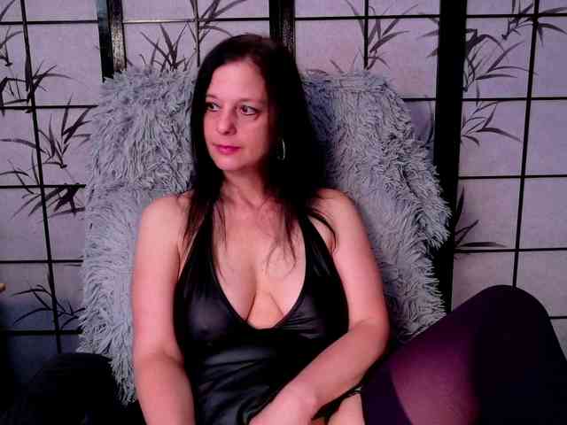 Model: SweetLongLips