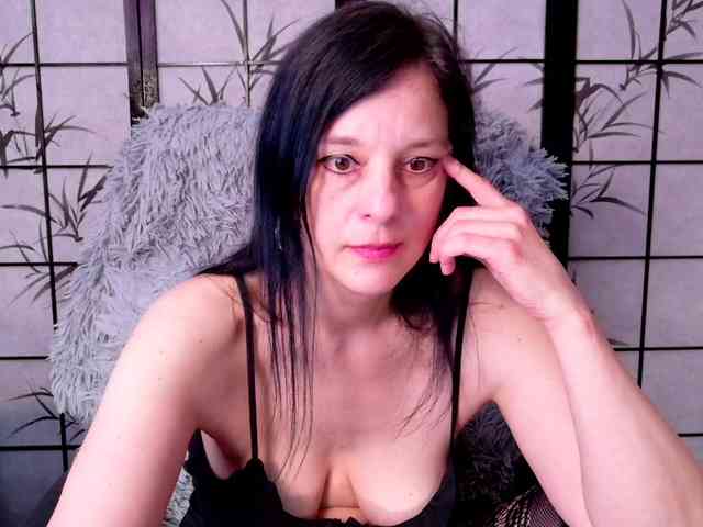 Model: SweetLongLips