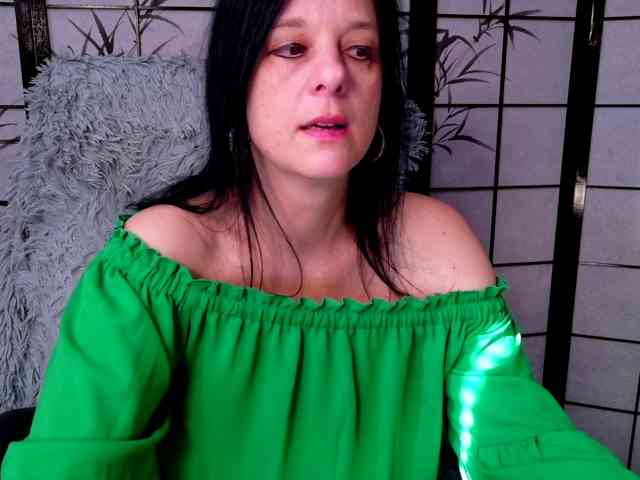 Model: SweetLongLips