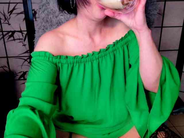 Model: SweetLongLips