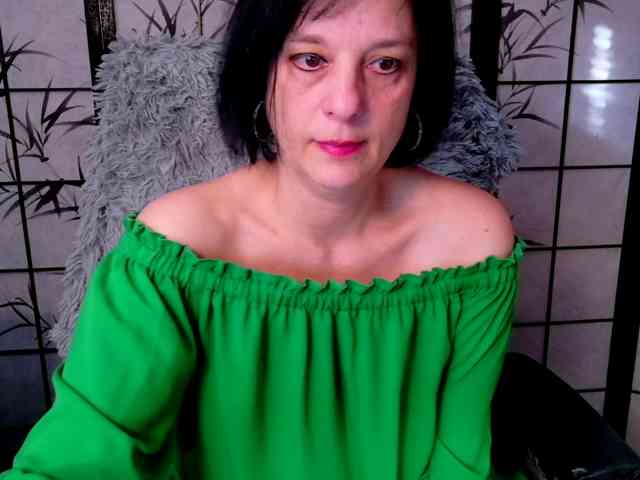 Model: SweetLongLips
