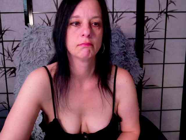 Model: SweetLongLips