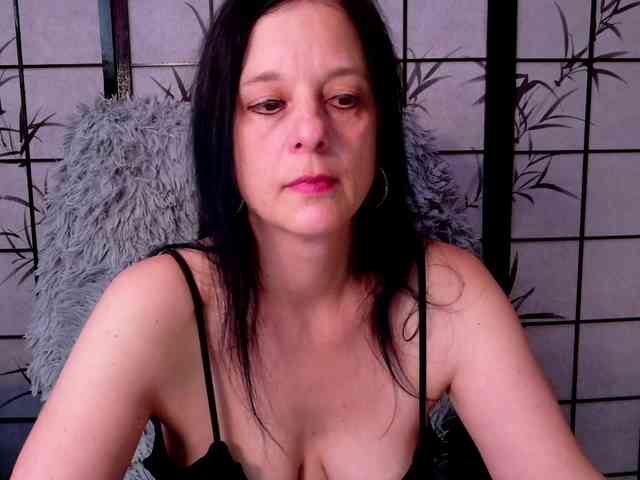Model: SweetLongLips