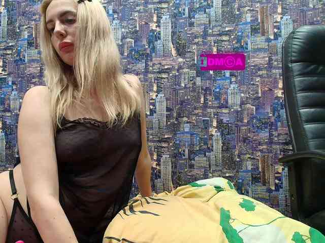 SweetBlondy webcam