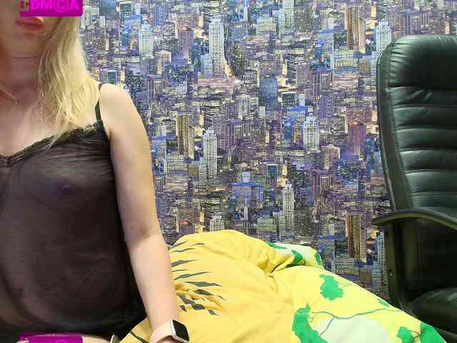 SweetBlondy webcam