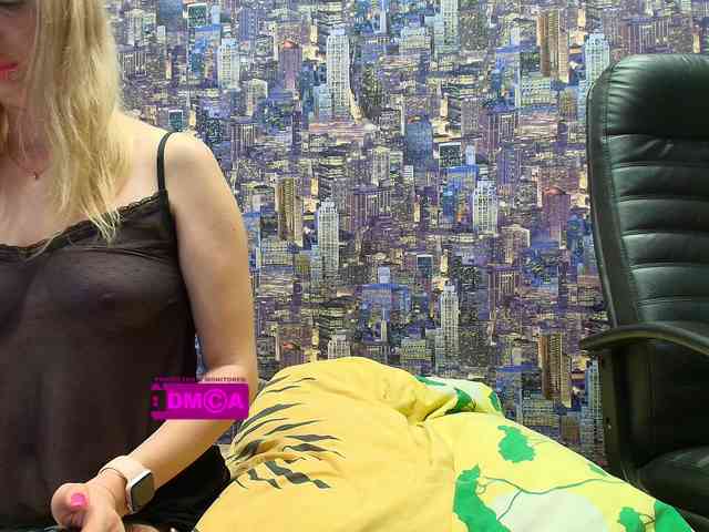 SweetBlondy webcam