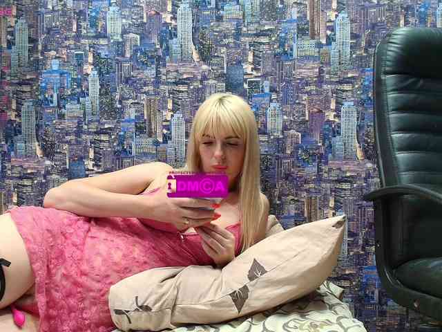 SweetBlondy webcam