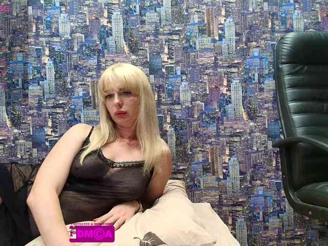 SweetBlondy webcam