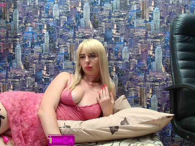 SweetBlondy webcam