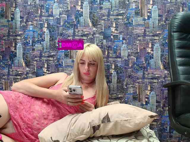 SweetBlondy webcam