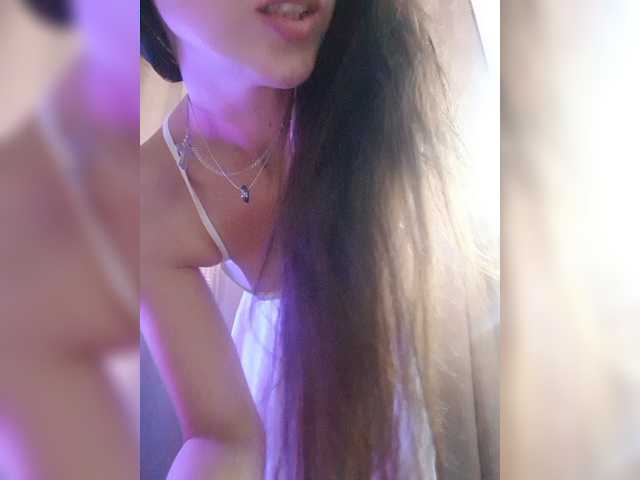 le modèle _Wild_Beast_ est en webcam porno dans un show sur le site bongacams, il possède les tags suivants: White/Caucasian,Brunette,Shaved