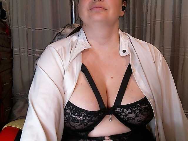 LINA2111 live cam on BongaCams