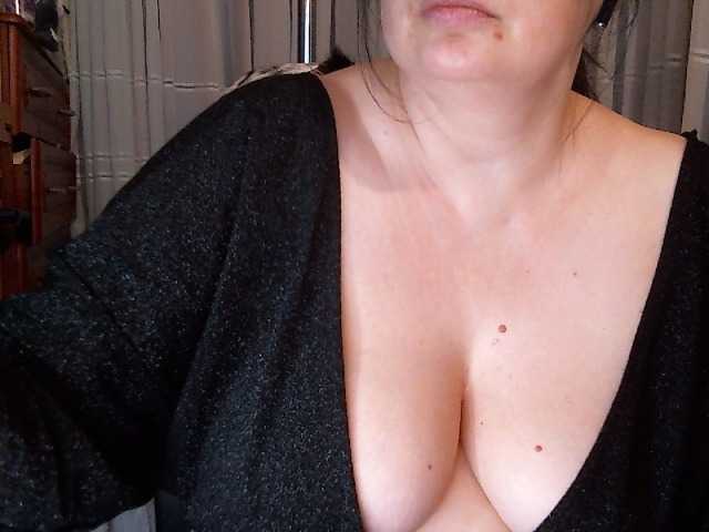 LINA2111 live cam on BongaCams
