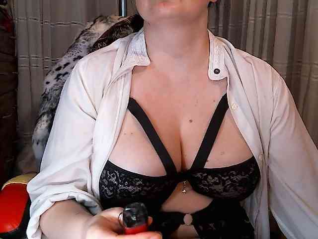 LINA2111 live female cam on bongacams