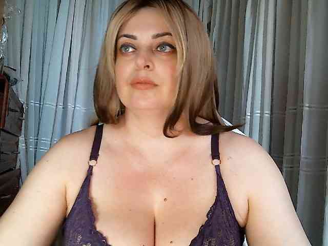 LINA2111 Live Webcam on BongaCams