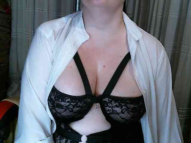 LINA2111's webcam live show