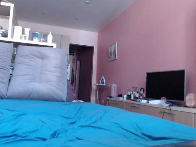 Urania33 live cam on BongaCams