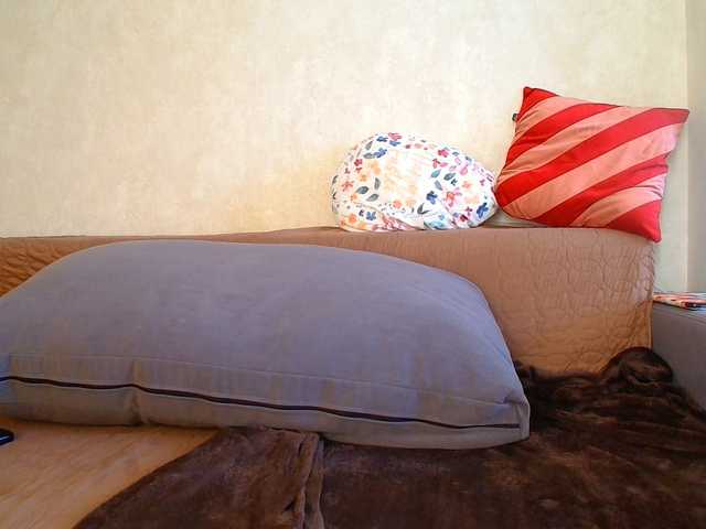 _Brionia_ — live female cam