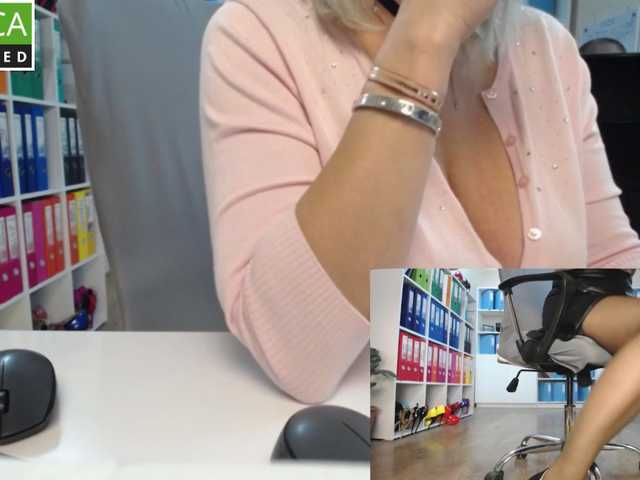 Passionate Blonde live cam