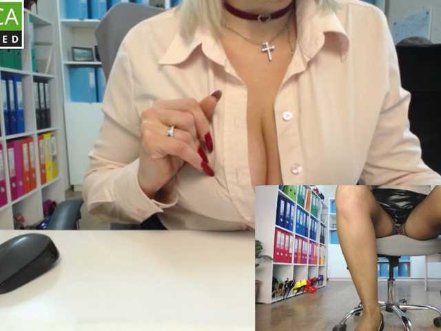 passionate_blonde live cam on BongaCams