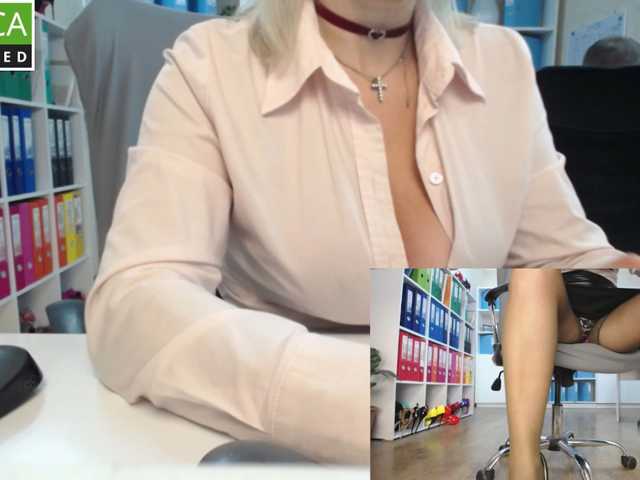 passionate_blonde live cam on BongaCams