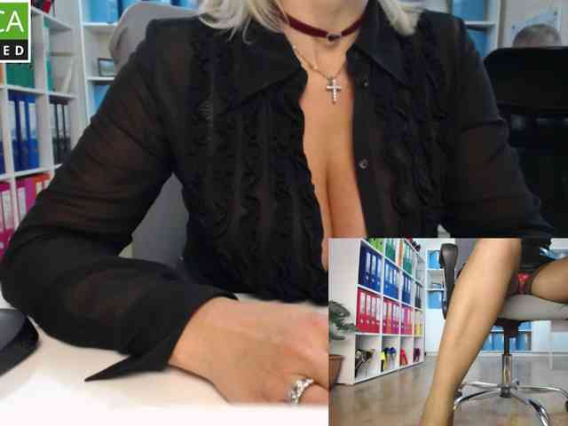 passionate_blonde webcam