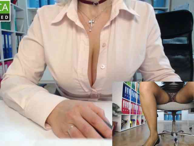 Model: passionate_blonde