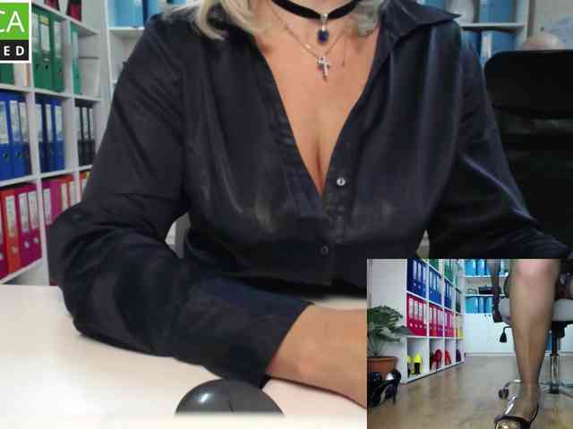 Model: passionate_blonde