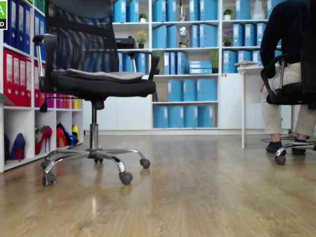 Model: passionate_blonde