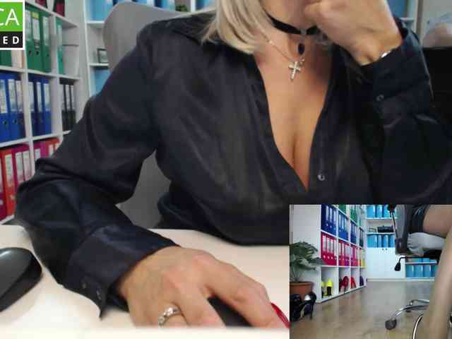 Model: passionate_blonde