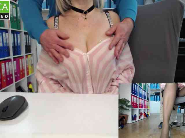 Model: passionate_blonde