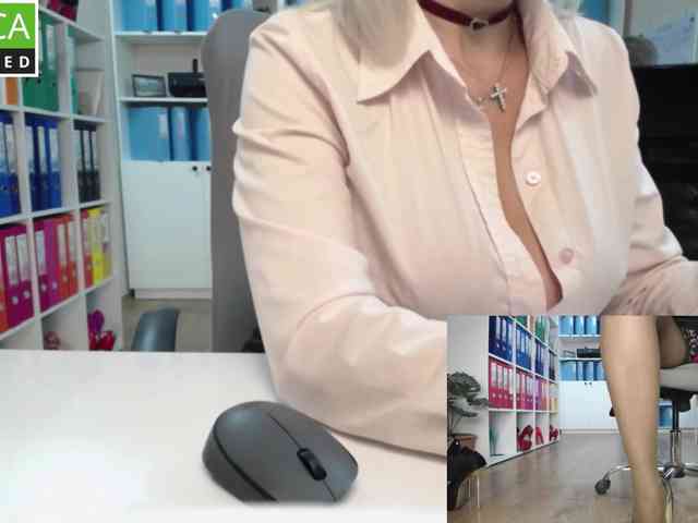 Model: passionate_blonde