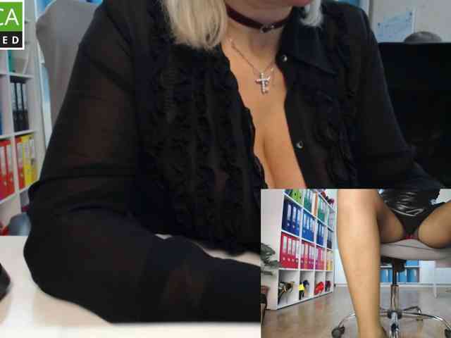 Model: passionate_blonde