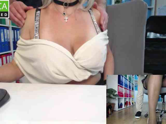 Model: passionate_blonde