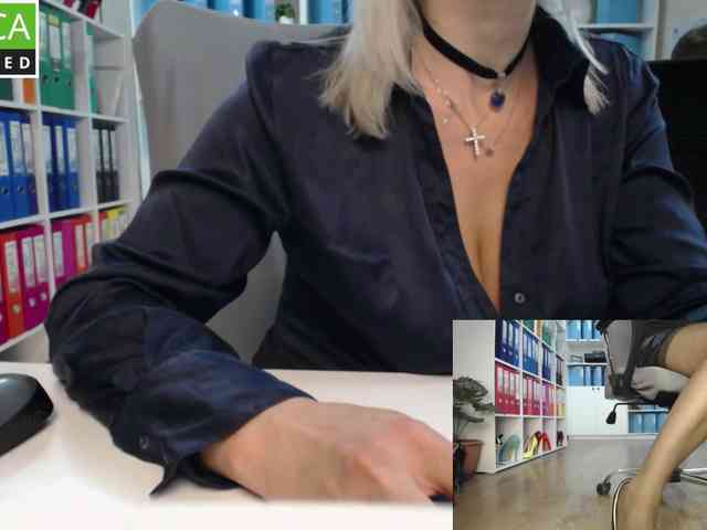 passionate_blonde's live room