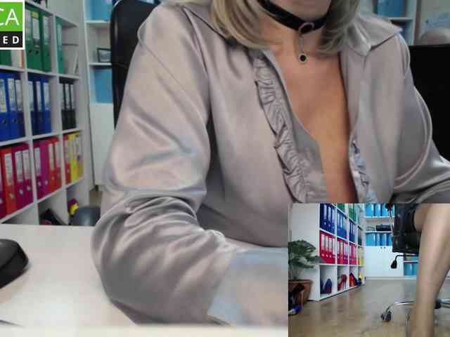 Model: passionate_blonde