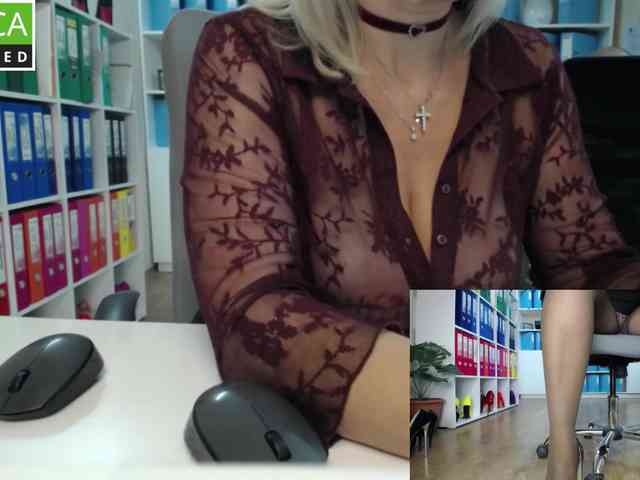 Model: passionate_blonde