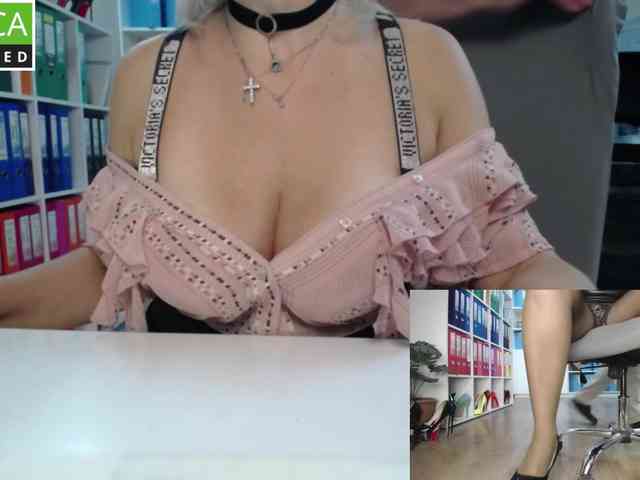 Model: passionate_blonde