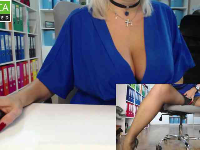 Model: passionate_blonde