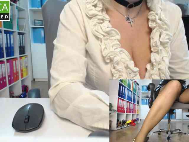 Model: passionate_blonde
