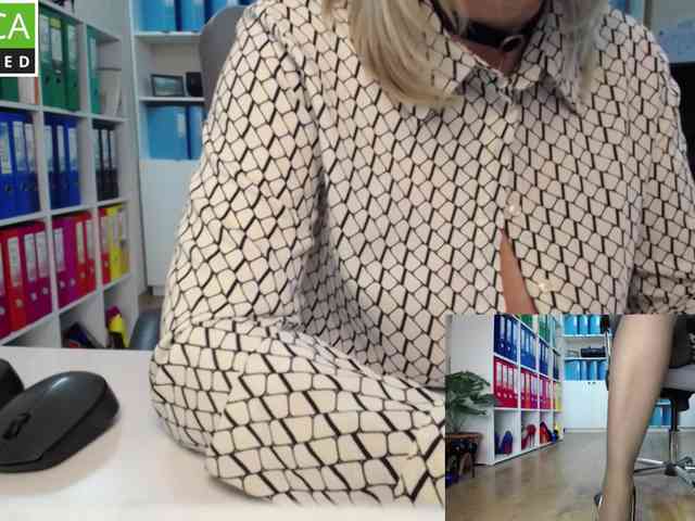 Model: passionate_blonde
