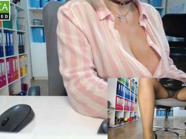 Model: passionate_blonde