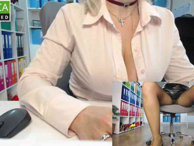 Model: passionate_blonde