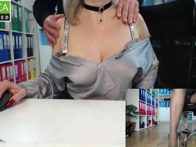 Model: passionate_blonde