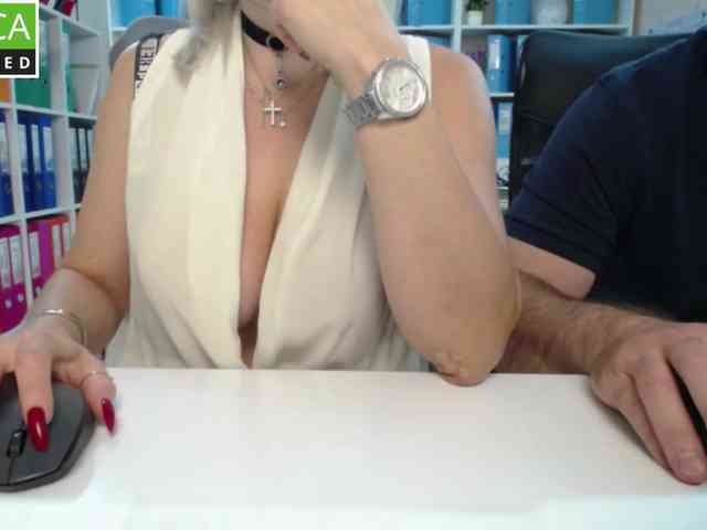 Model: passionate_blonde